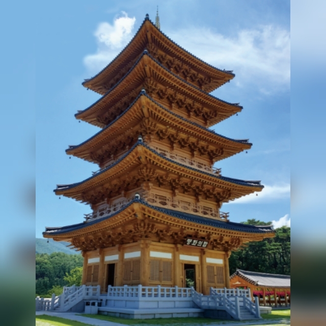 사명대사공원내 5층목탑 : 6년전 옻칠시공한 현재의모습
